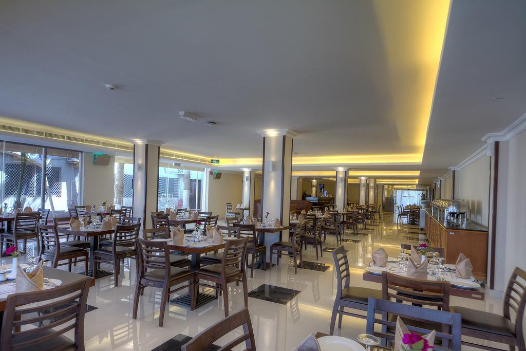 Ajman Beach Hotel Екстер'єр фото