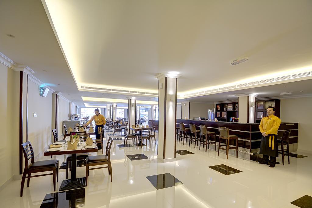 Ajman Beach Hotel Екстер'єр фото