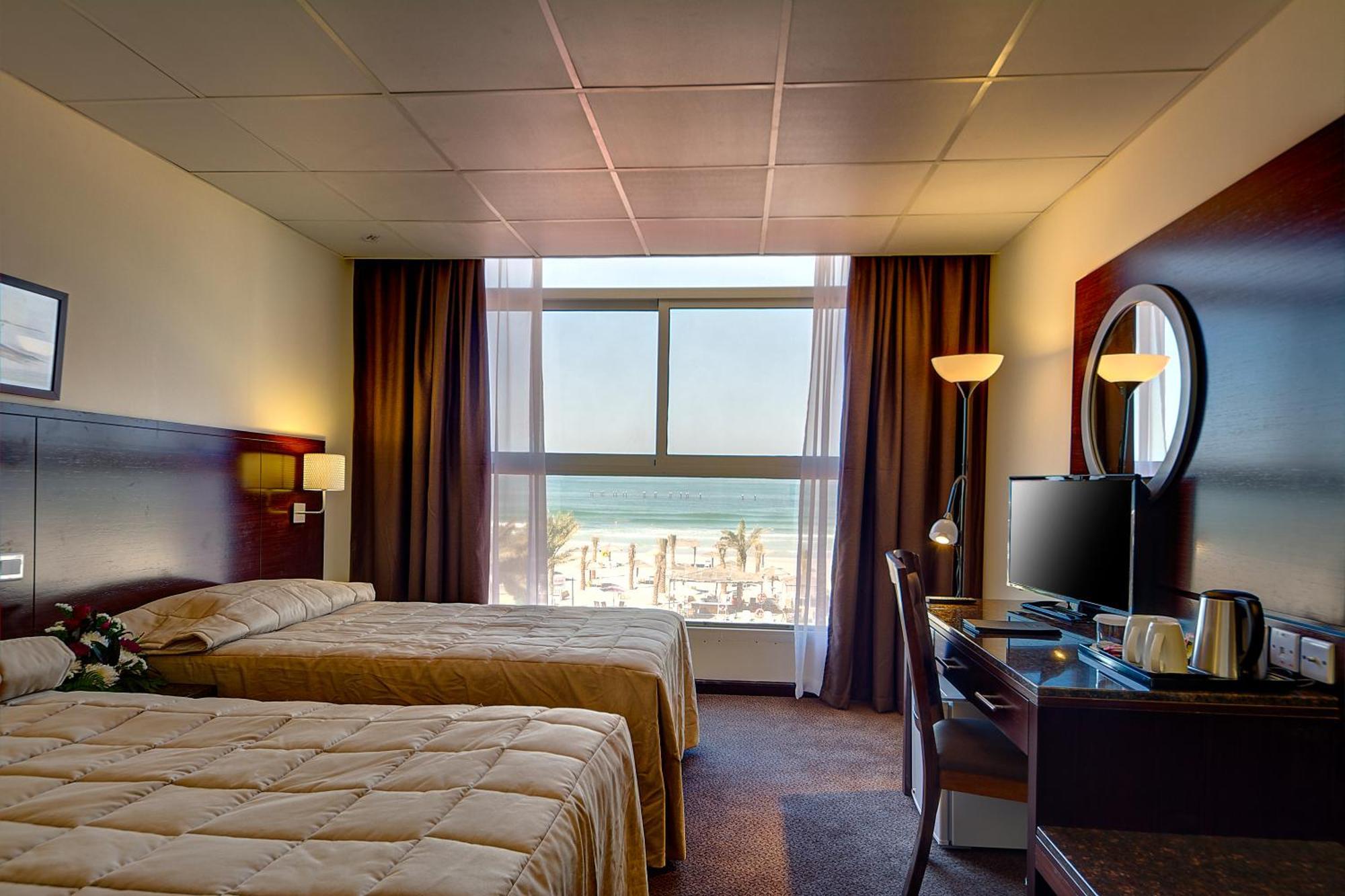 Ajman Beach Hotel Екстер'єр фото