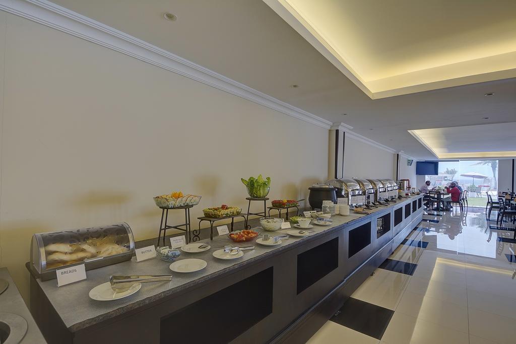 Ajman Beach Hotel Екстер'єр фото