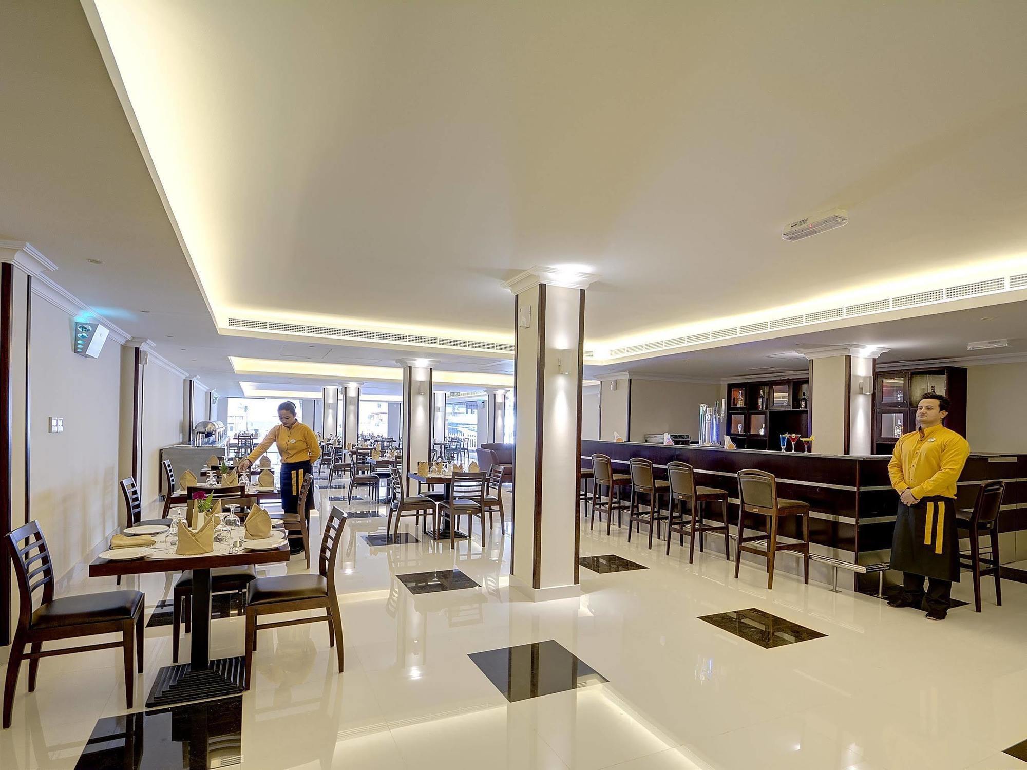 Ajman Beach Hotel Екстер'єр фото
