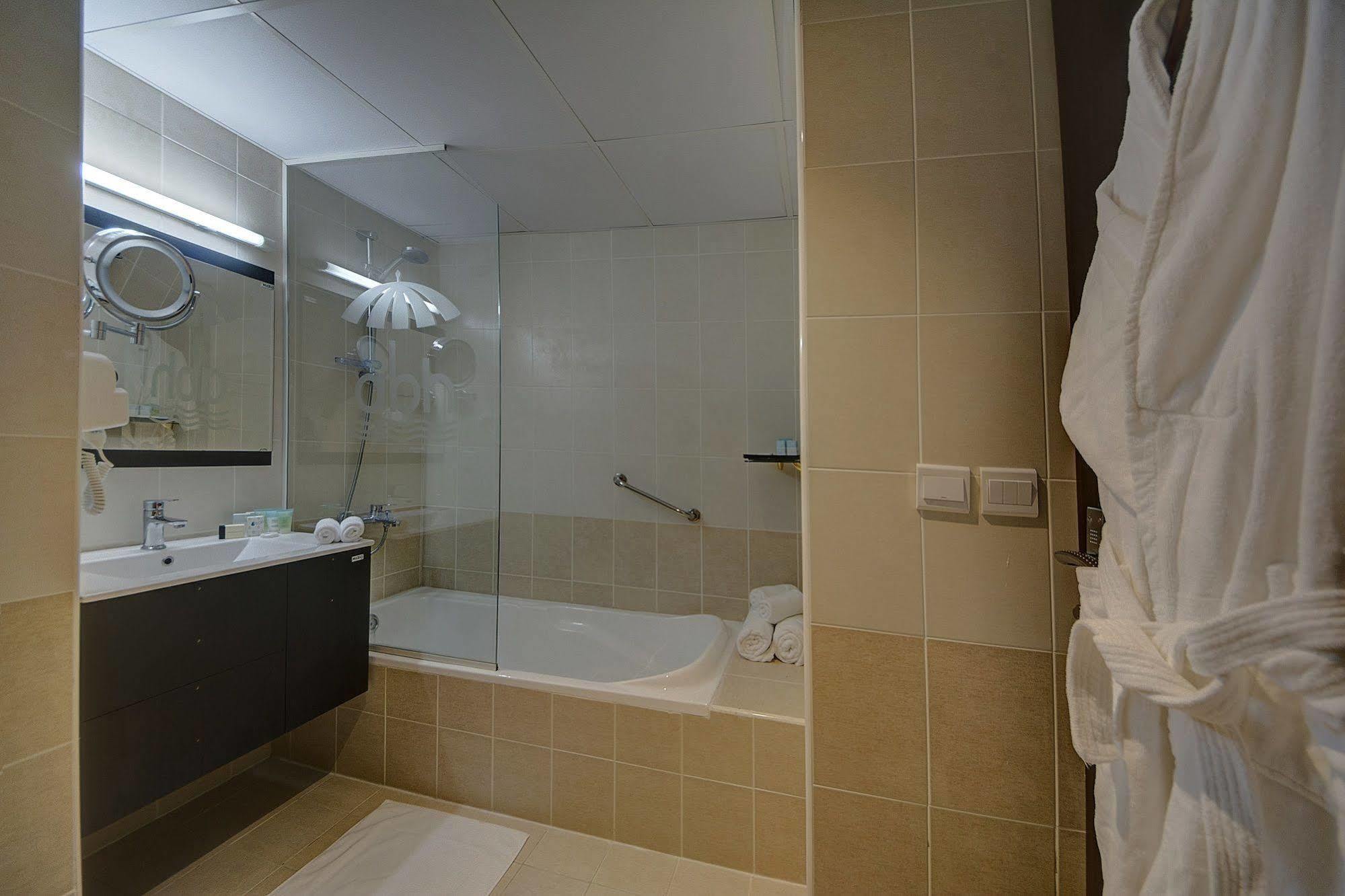 Ajman Beach Hotel Екстер'єр фото