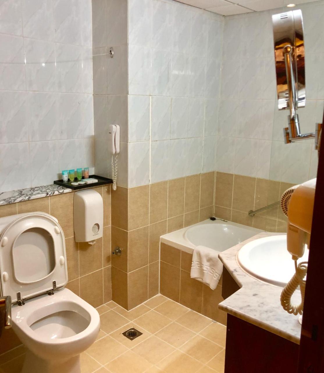 Ajman Beach Hotel Екстер'єр фото