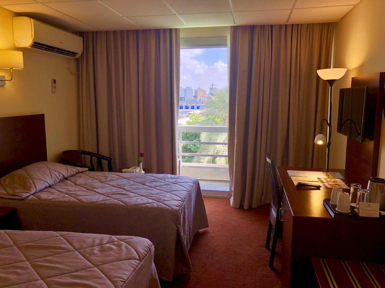 Ajman Beach Hotel Екстер'єр фото
